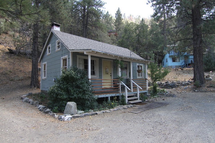 The Mountain Nest Cabin in Wrightwood: Patio, 1 Bedroom, 1 Bathroom and The Attic. 
Cabin is nature surrounded, is in the mountains, about 6000ft elevation, located in a quiet neighborhood. Please note that during winter (DEC-FEB) the snow reaches about 5ft.
