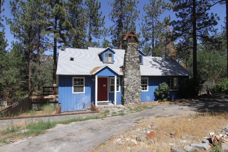 Unfurnished Two Story House in Wrightwood: House is Two Story: 2 Bedroom, 2 Bathroom, Loft Upstairs. 
Nature surrounded, is in the mountains, about 6000ft elevation, located in a quiet neighborhood. Please note that during winter (DEC-FEB) the snow reaches about 5ft.