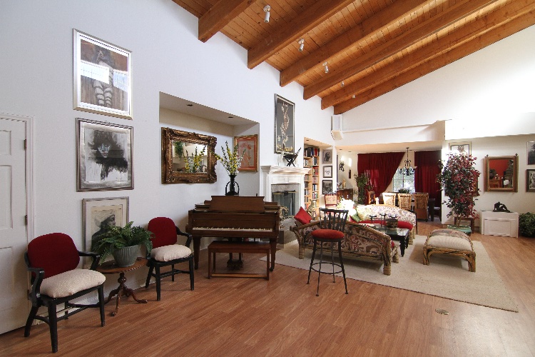Traditional Eclectic House with High Ceilings and Studio Space: 4 Story House. 2 Bedrooms and 1 Bathroom are available for filming, plus Studio Rehearsal Space, Living Room, Kitchen, Dining Area, Patio, Exterior, Laundry Room.