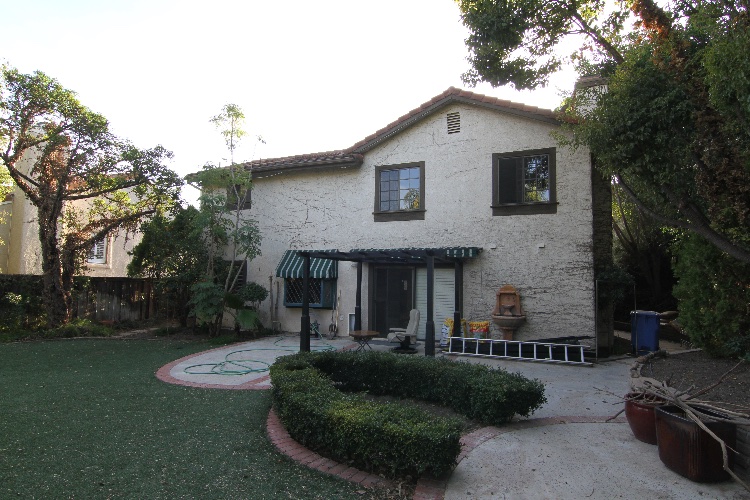 Two Story House Traditional Style with a Backyard: 6-hour rental is $300. Two Story, 3 Bedrooms, 2 Bathrooms, Backyard. For Commercial Productions with the cast and crew higher than 30 people, the rate will be negotiable. No Filming midnight-6 AM.